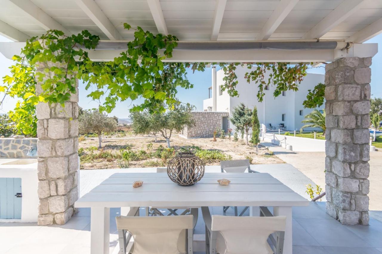 Kristen's & Adamantas (Milos)